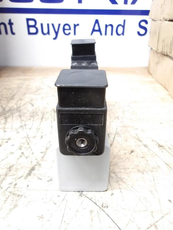 AVENTICS R432006365 PNEUMATIC SOLENOID DIRECTIONAL VALVE, #56952G NIB