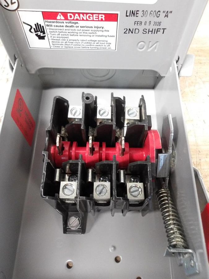Used SIEMENS 30 AMP ENCLOSED SWITCH, 240AC-250DC V, #512940G NEW