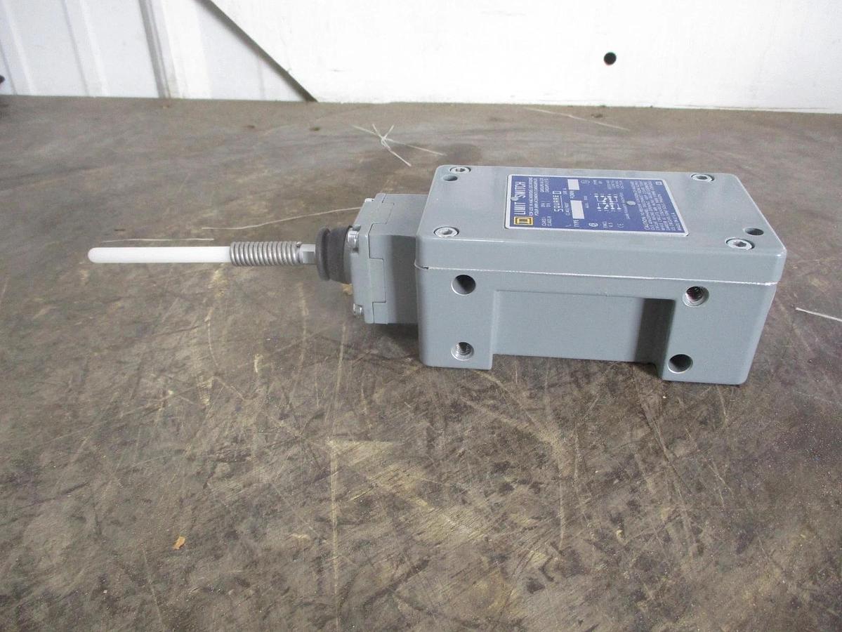 SQUARE D 9007CR61J LIMIT SWITCH, #33239J NIB