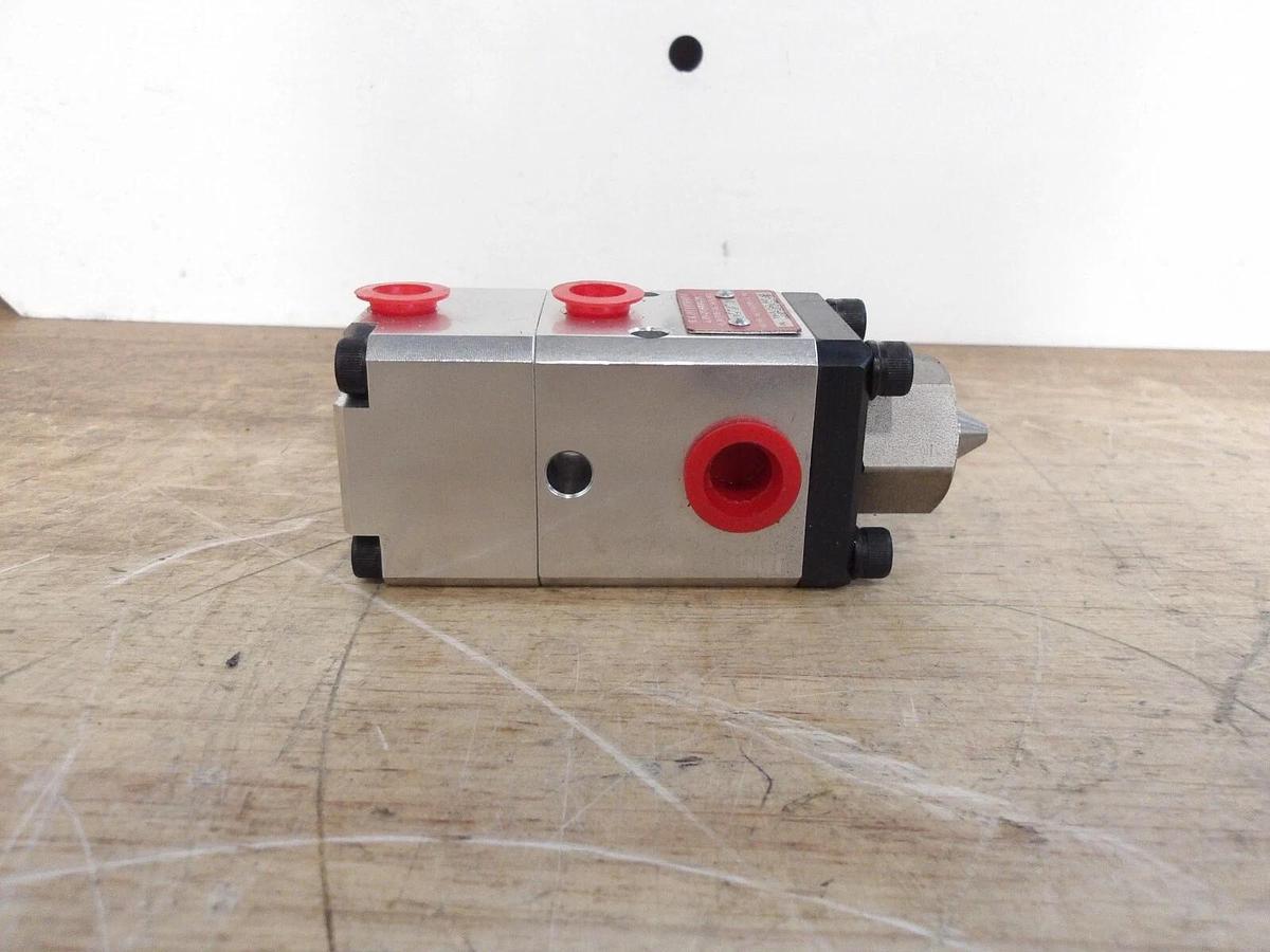 Used SEALANNT EQUIPMENT 2200-245-020-AA NO DRIP VALVE, #5221026G NEW
