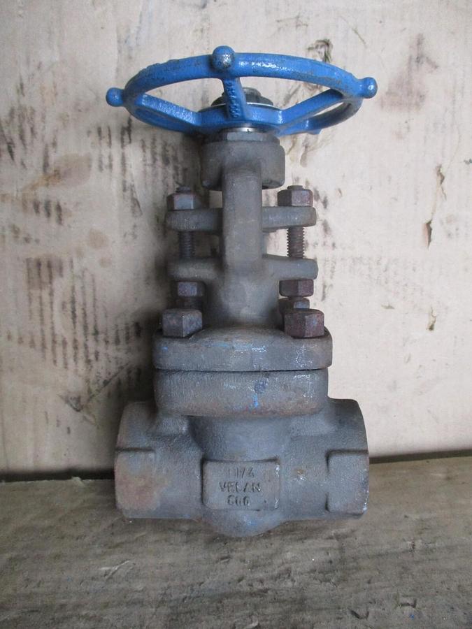Used VELAN 1-1/4" STEEL GATE VALVE (THREADED) #78316J NEW
