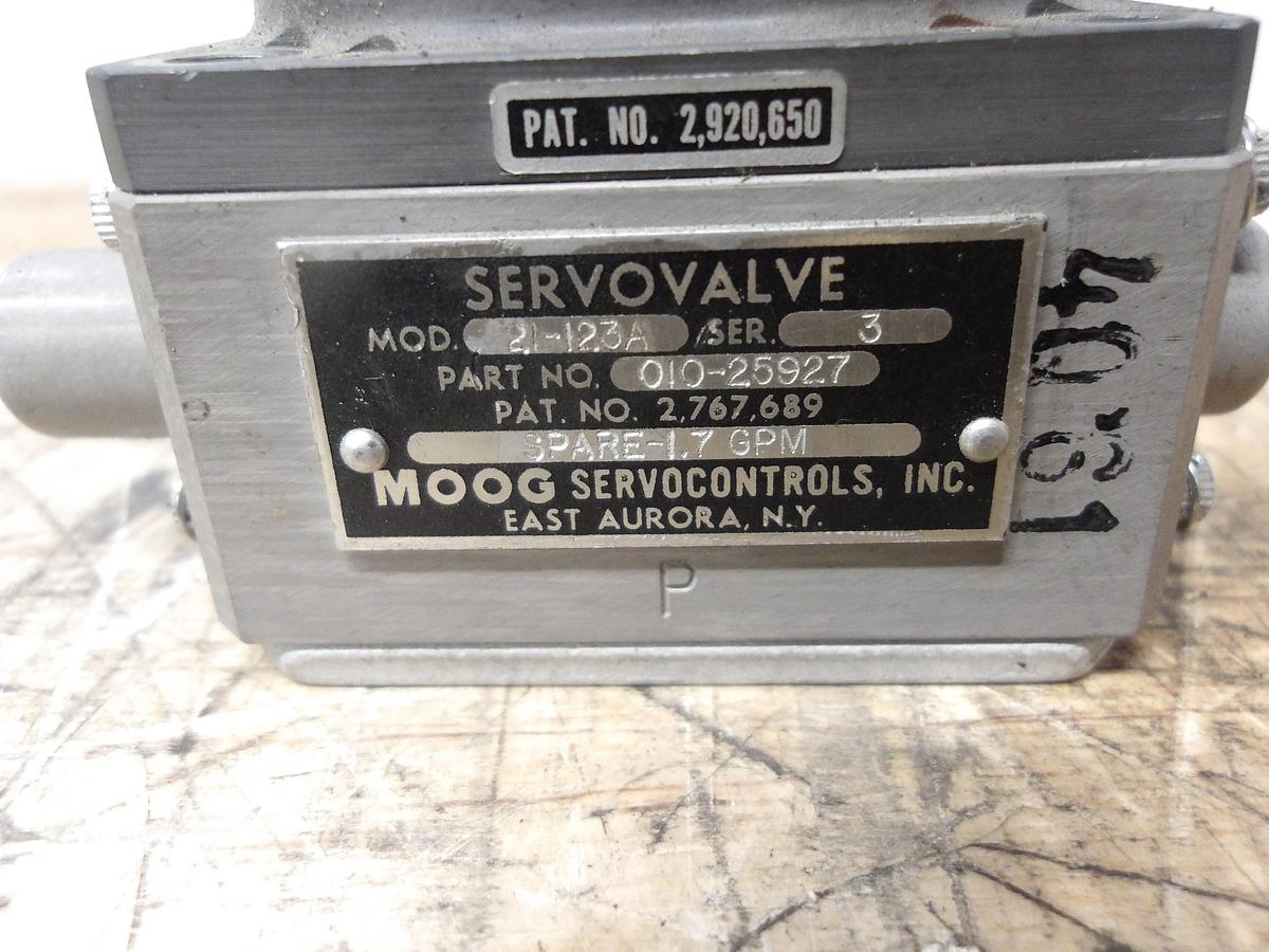 Used MOOG 21-123A/010-25927 SERVO VALVE
