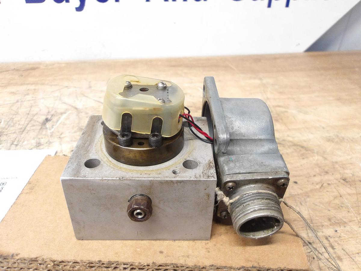 Used MOOG 77-519 SERVO VALVE, #831230G (PARTS ONLY)