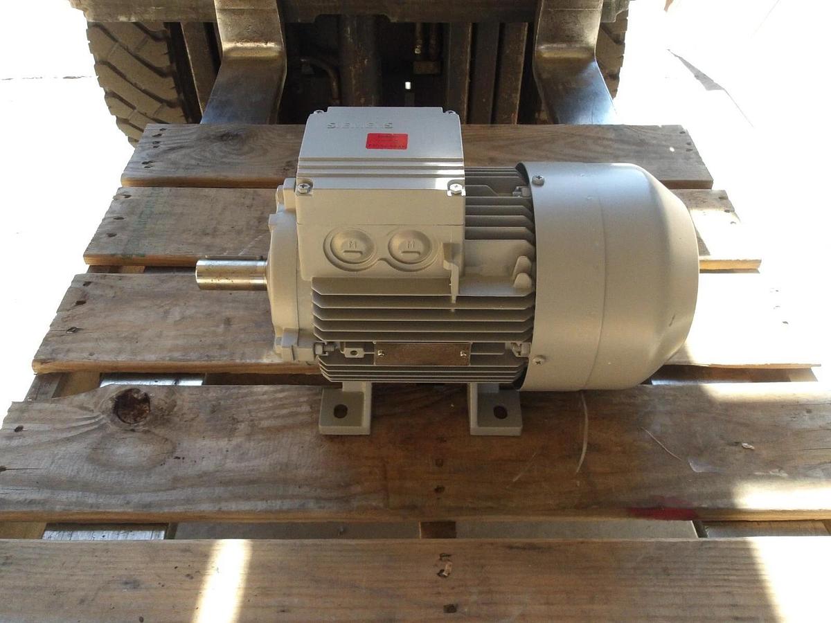 Used SIEMENS 3 KW / 1 HP MOTOR, 3510 RPM, 460 V, 31014200G NEW