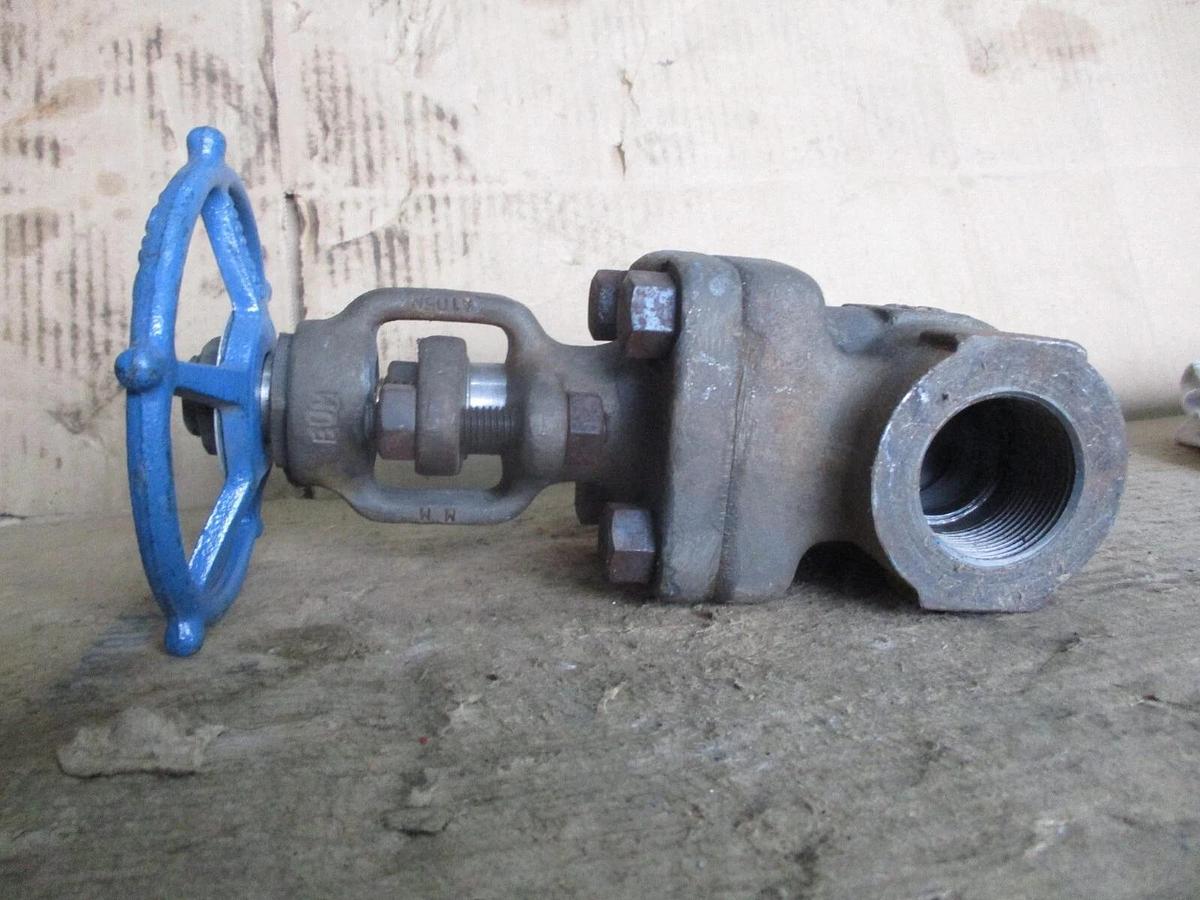 Used VELAN 1-1/4" STEEL GATE VALVE (THREADED) #78316J NEW