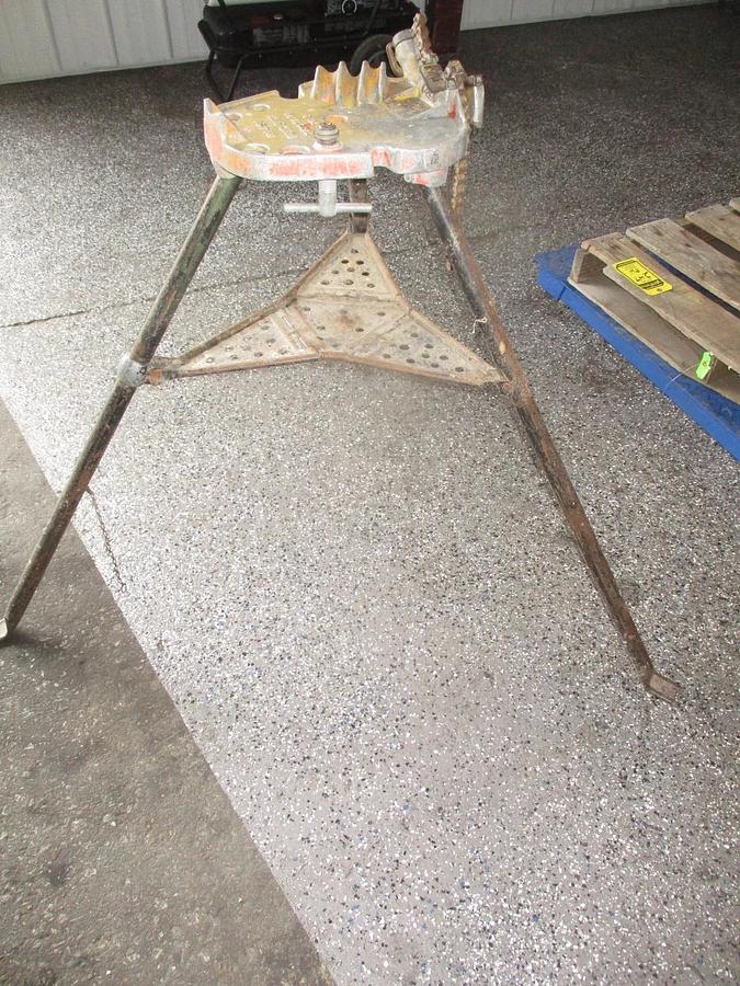 Used RIDGID NO. 450 TRISTAND 1/8" TO 5", #310138J USED