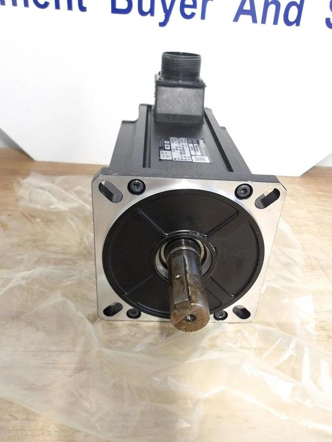 OMRON AC SERVO MOTOR R88M-G3K030T-BS2, #326250G NIB