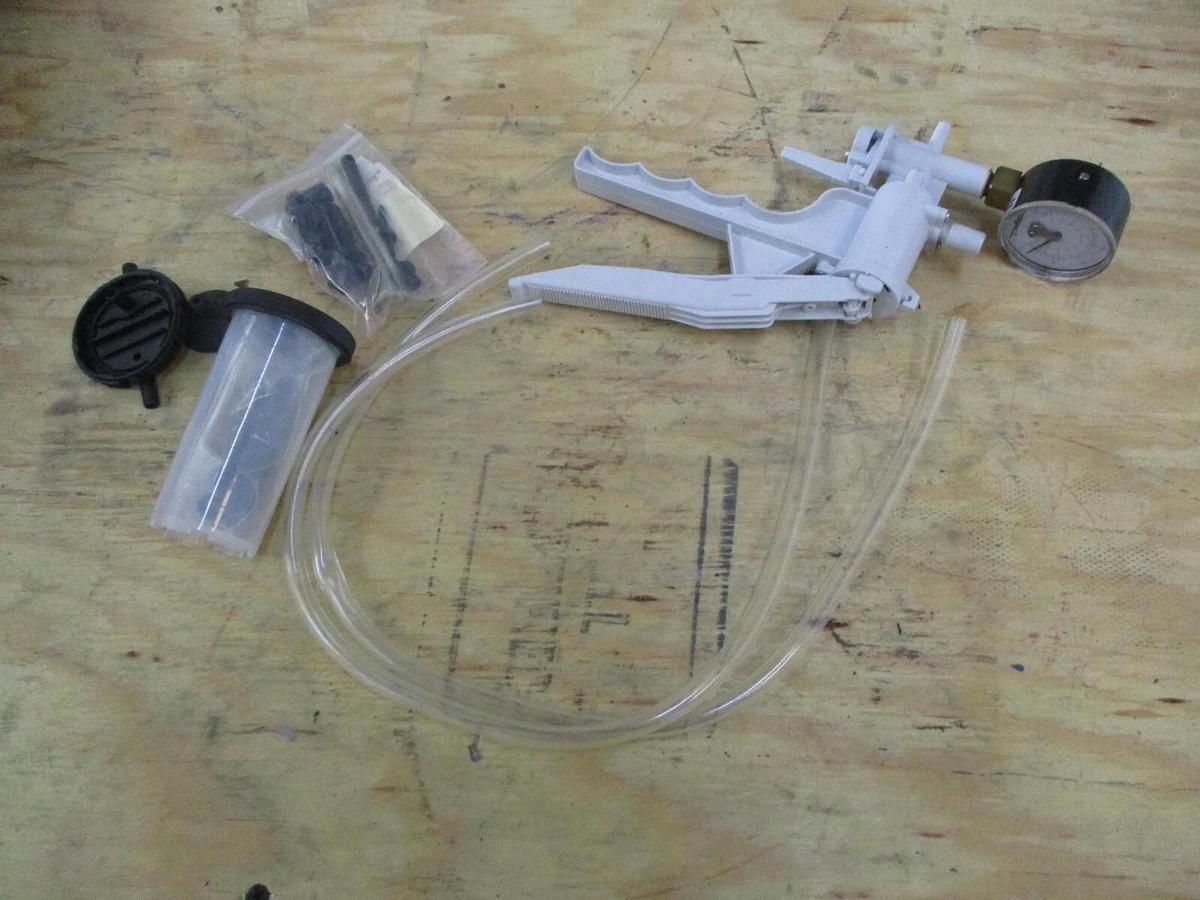 Used MITYVAC - HAND VACUUM PUMP 009410, 0.5 GPH CAP, #120230J NEW