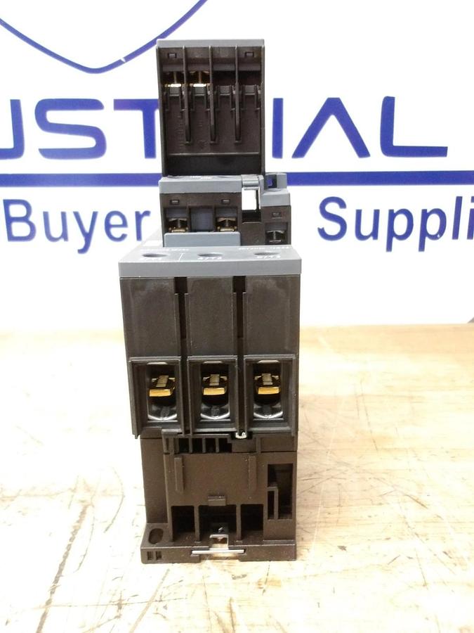 Used SIEMENS 3RT2036-1KB44 POWER CONTACTOR, #529917G NEW