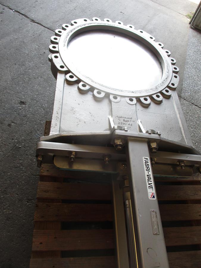 Refurbished FABRI-VALVE 30" PNEUMATIC STAINLESS KNIFE GATE VALVE