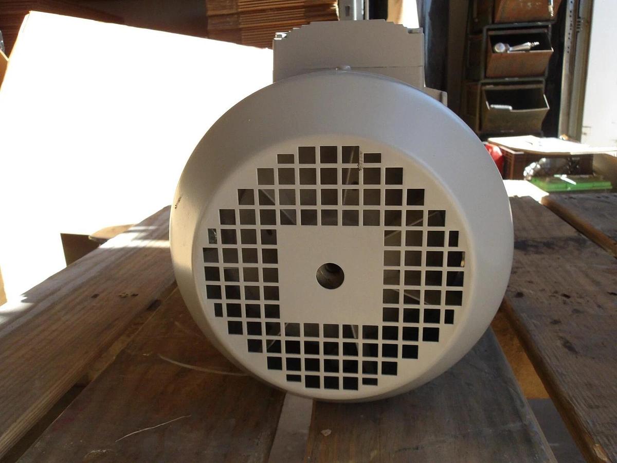 Used SIEMENS 3 KW / 1 HP MOTOR, 3510 RPM, 460 V, 31014200G NEW