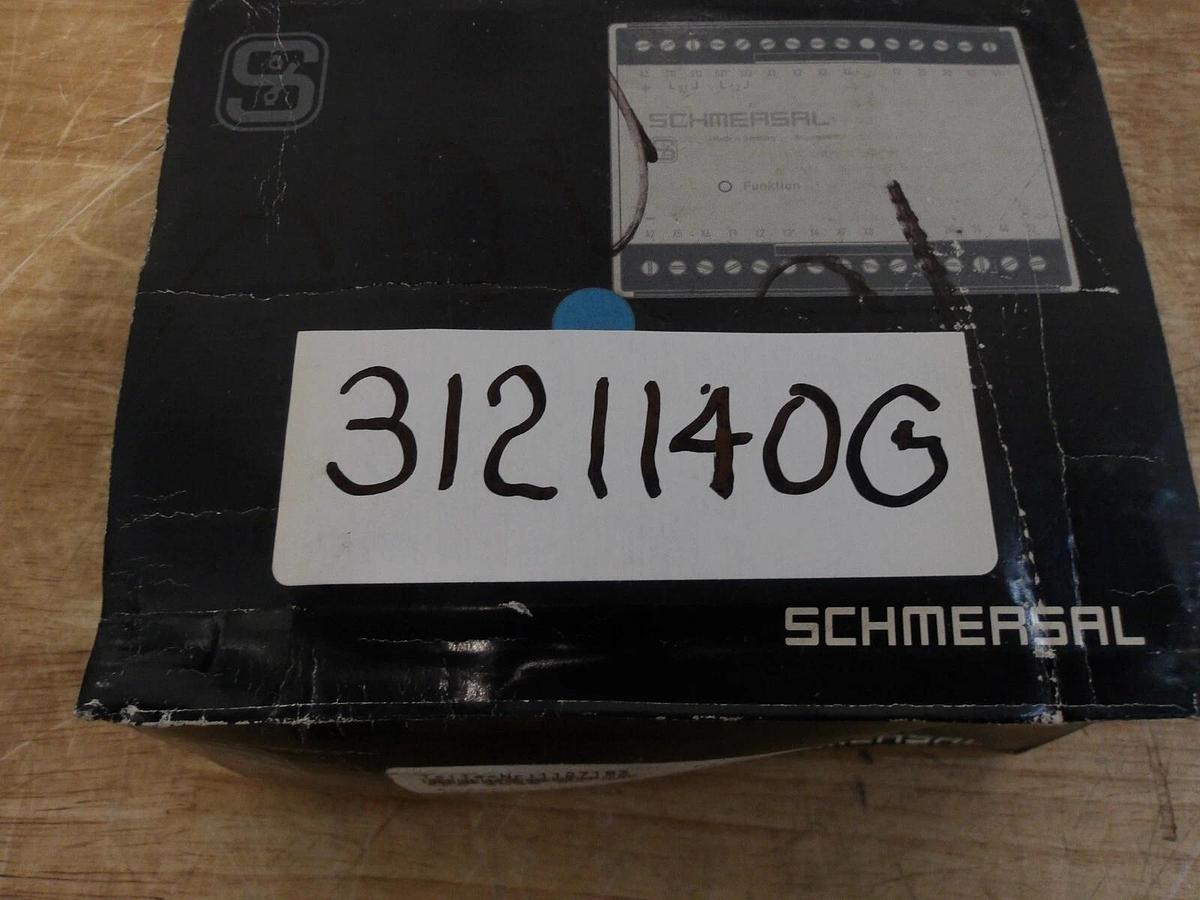 SCHMERSAL AES 3535 24 VDC SAFETY CONTROLLER, #3121140G NIB