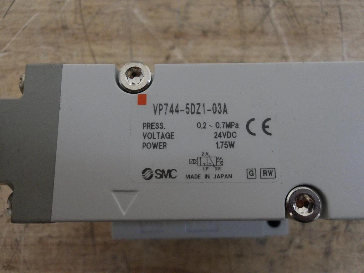 Used SMC VP744-5DZ1-03A PNEUMATIC SOLENOID VALVE, 24 VDC, #66208G NEW