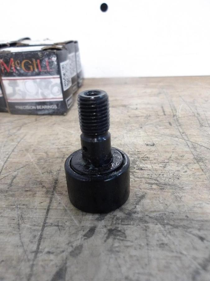 MCGILL CF1SB LUBRI-DISC CAM FOLLOWER BEARING (LOT OF 6) #930935G NIB
