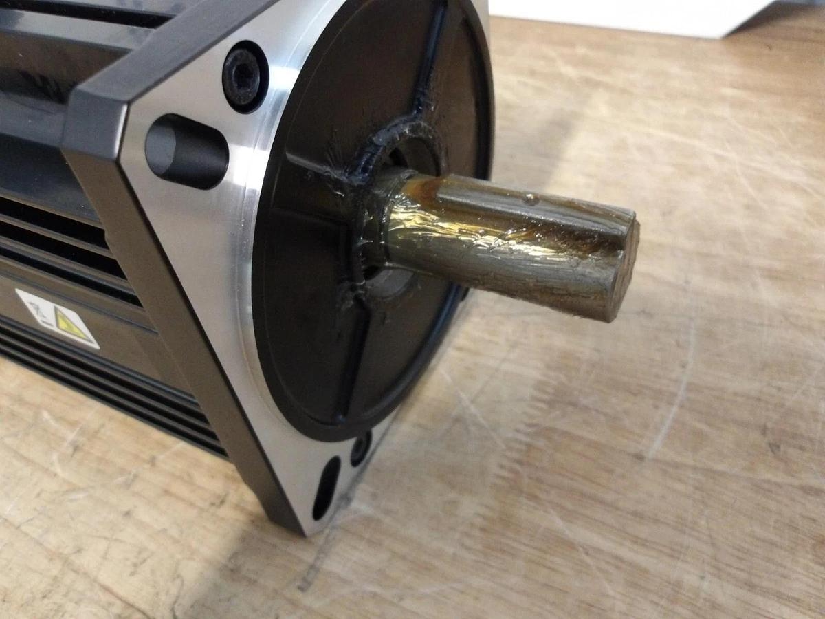 OMRON AC SERVO MOTOR R88M-G3K030T-BS2, #326219G NIB