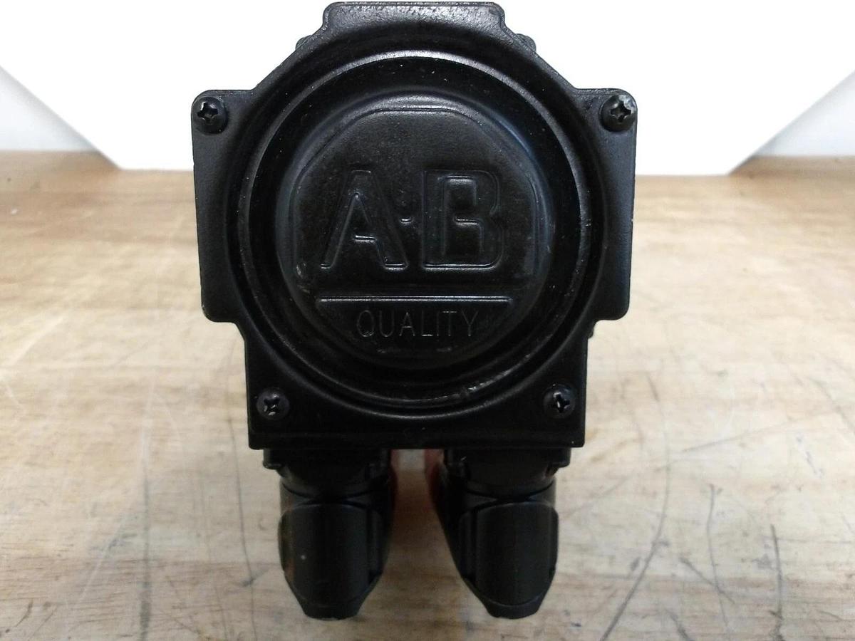Used ALLEN BRADLEY MPL-B310P-MJ74AA SERVO MOTOR 5000 RPM, #56257G NEW