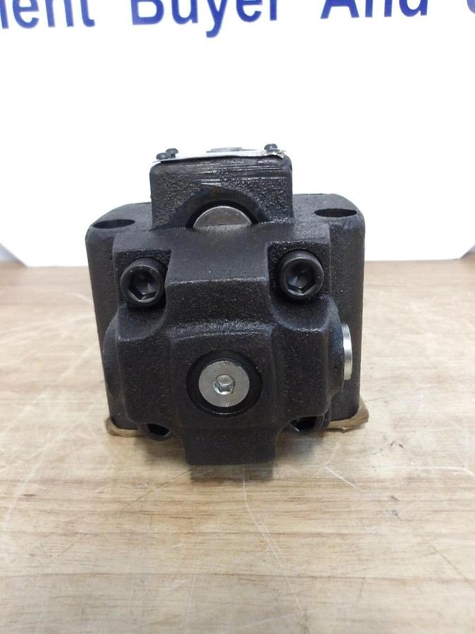 Used VICKERS RCG 06 A3 30/881770 C13S HYDRAULIC PRESSURE VALVE, #33118G NEW