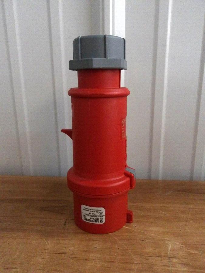 Used MENNEKES 30 AMP RECEPTACLE 5 POLE, 240/415 V, #128230G NEW