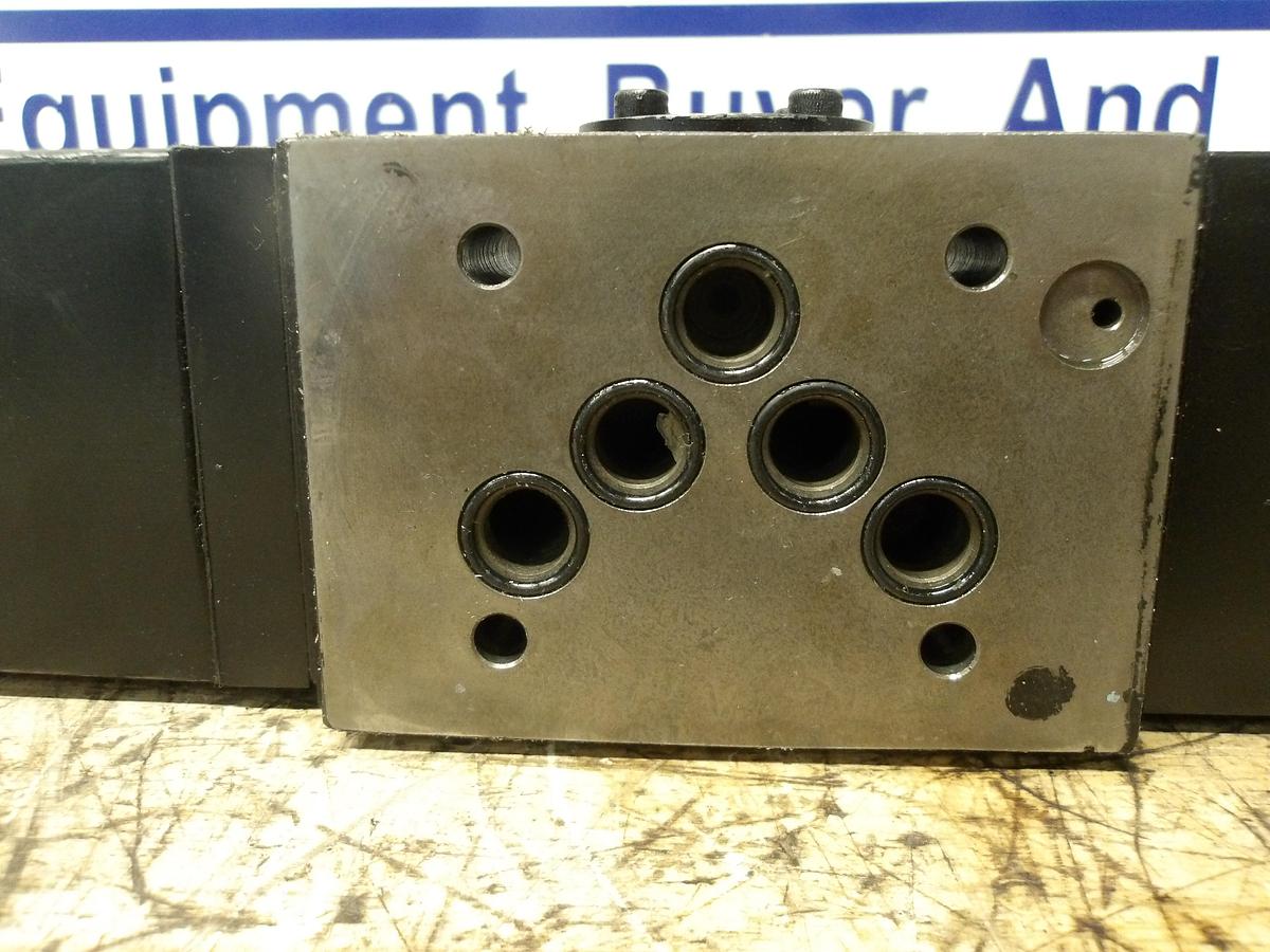 Used MOOG 651-413 SERVO PROPORTIONAL VALVE