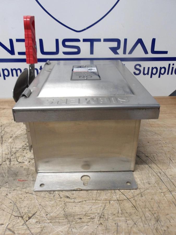 Used SIEMENS 30 AMP S/S SAFETY SWITCH 600/250 V, #7161214G NEW