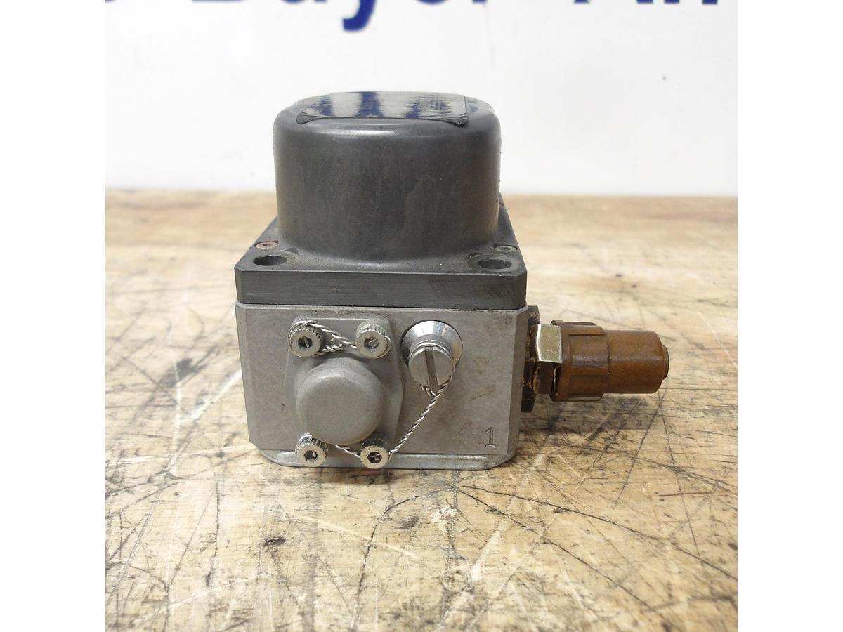 Used MOOG 21-123A/010-25927 SERVO VALVE