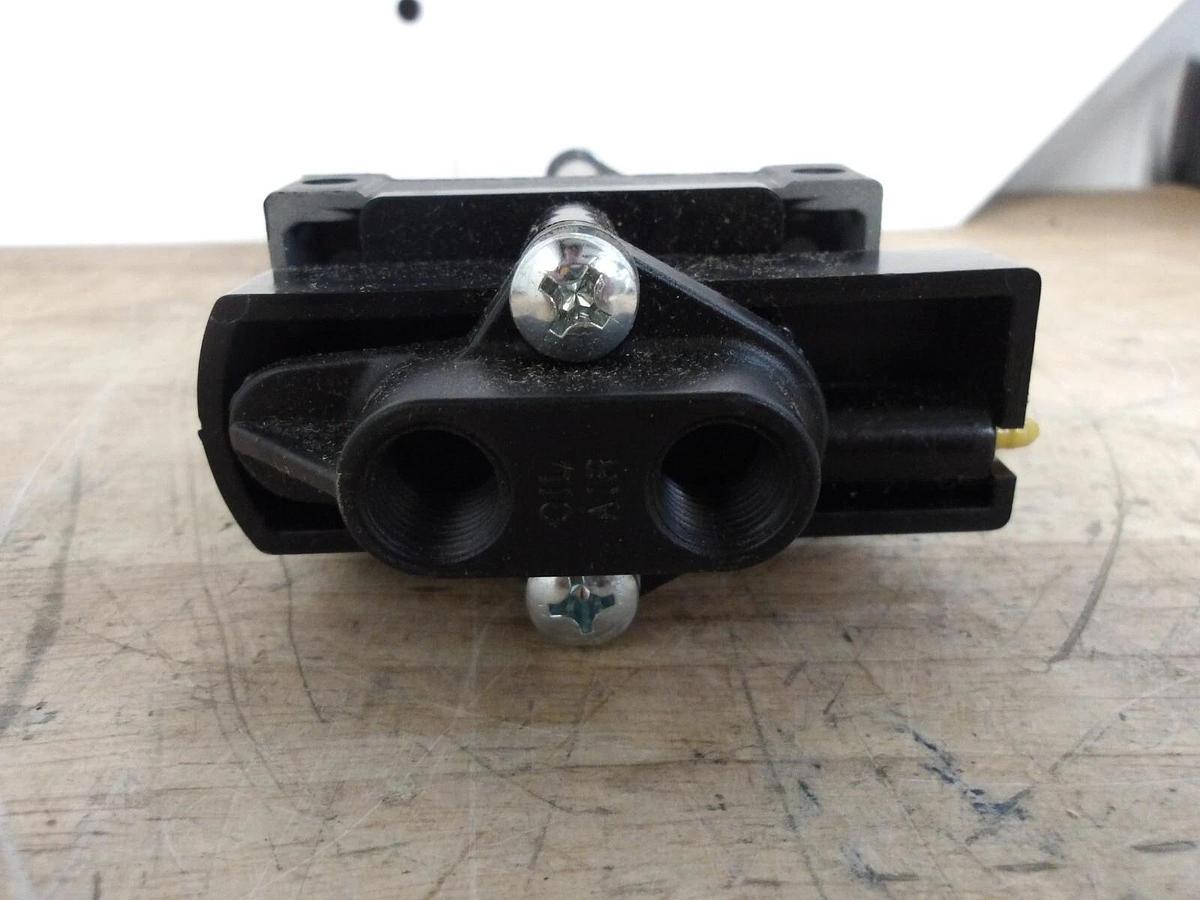 MASTER PNEUMATICS 71002104B-C VALVE, #5201138G NIB