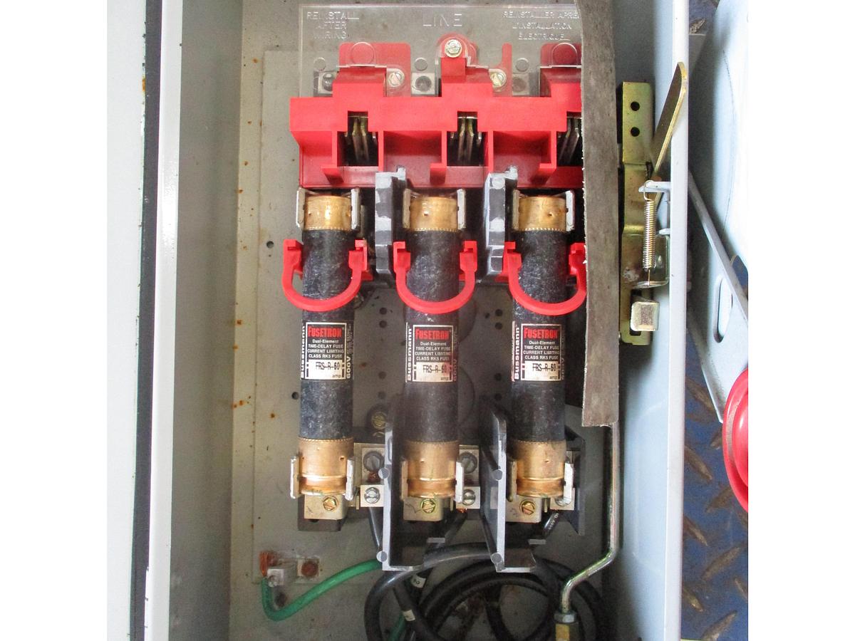 Used CUTLER-HAMMER 60 AMP SAFETY SWITCH