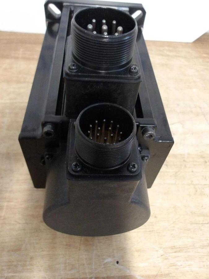 OMRON AC SERVO MOTOR R88M-G3K030T-BS2, #326219G NIB