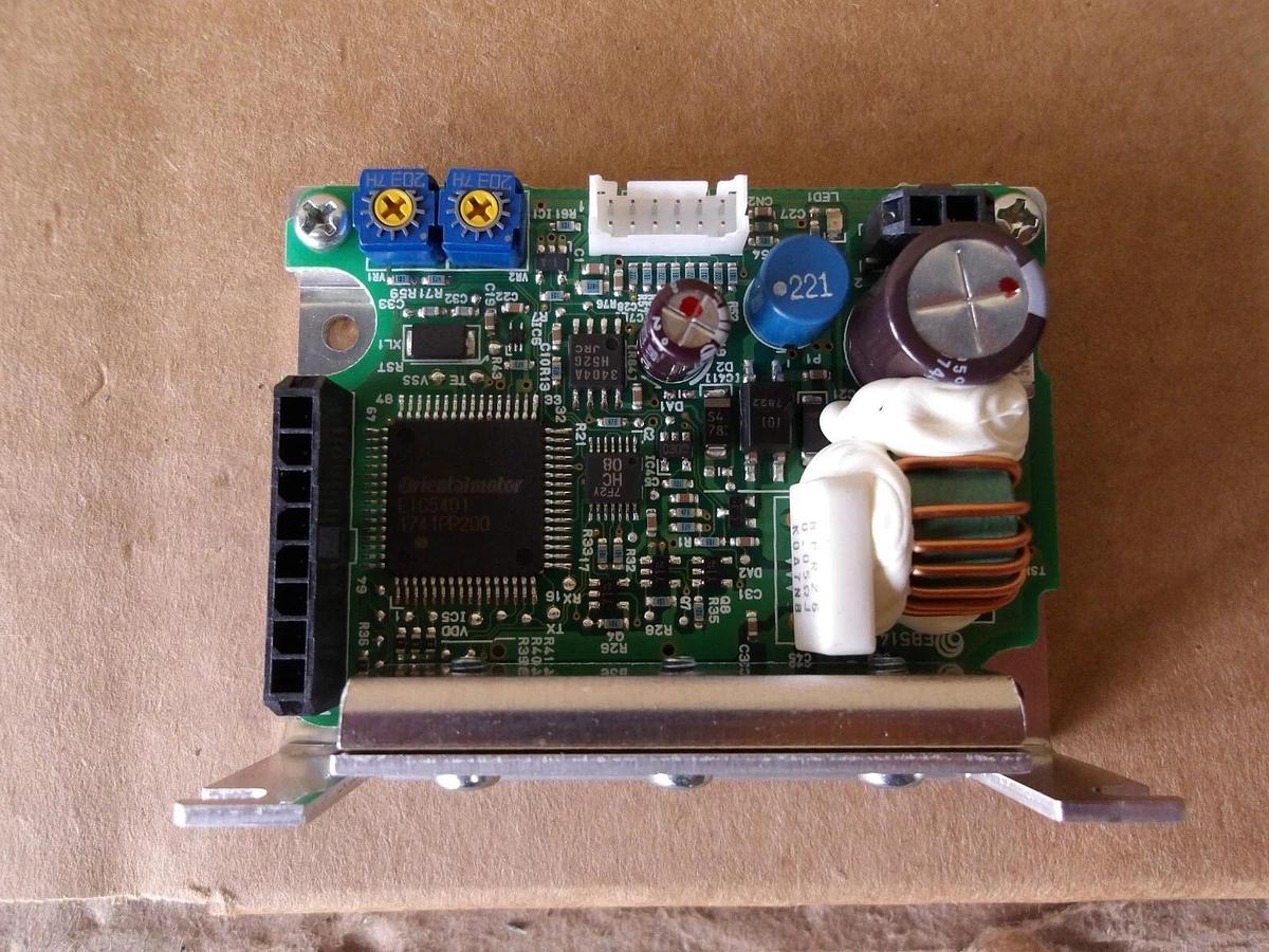 Used ORIENTAL MOTOR K0946-D BRUSHLESS DC MOTOR DRIVER, DC 24 V, #913945G NEW