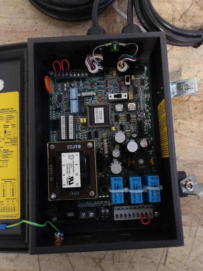Used SIT LCC-LB-ACLU LIGHT CURTAIN CONTROLLER, 115 V, #7181032G NEW
