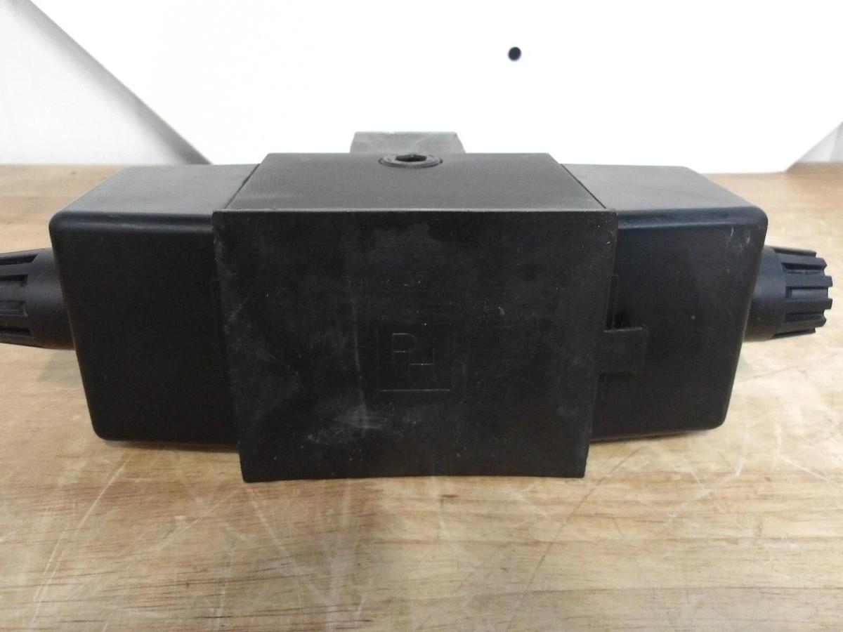 Used PARKER D3W1CNYC456 HYDRAULIC DIRECTIONAL VALVE #33247G NEW