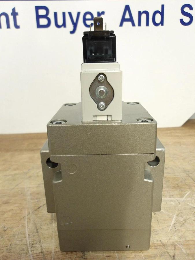 Used SMC VG342-5DZ-04NB SOLENOID VALVE 3/4", #530306G NEW