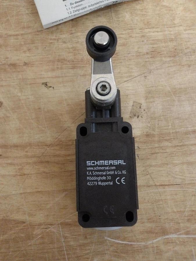 SCHMERSAL 101151762 LIMIT SWITCH Z4VH336-11Z-M20, #2261030G NIB