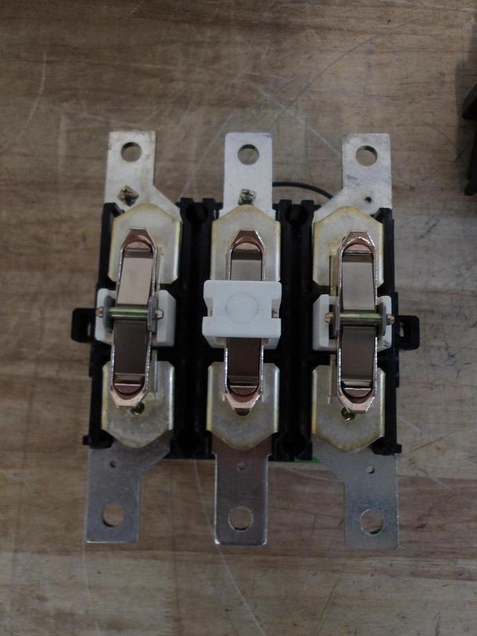 Used ABB EH260 MOTOR CONTACTOR, 300 AMP, 600 V, #521904G NEW