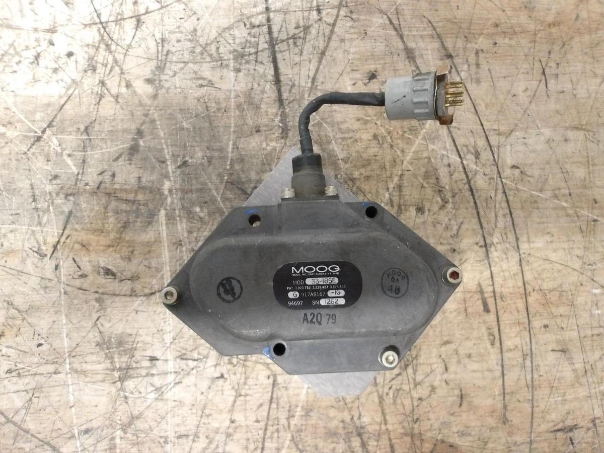 Used MOOG 33-185E SERVO VALVE, #8261125G USED
