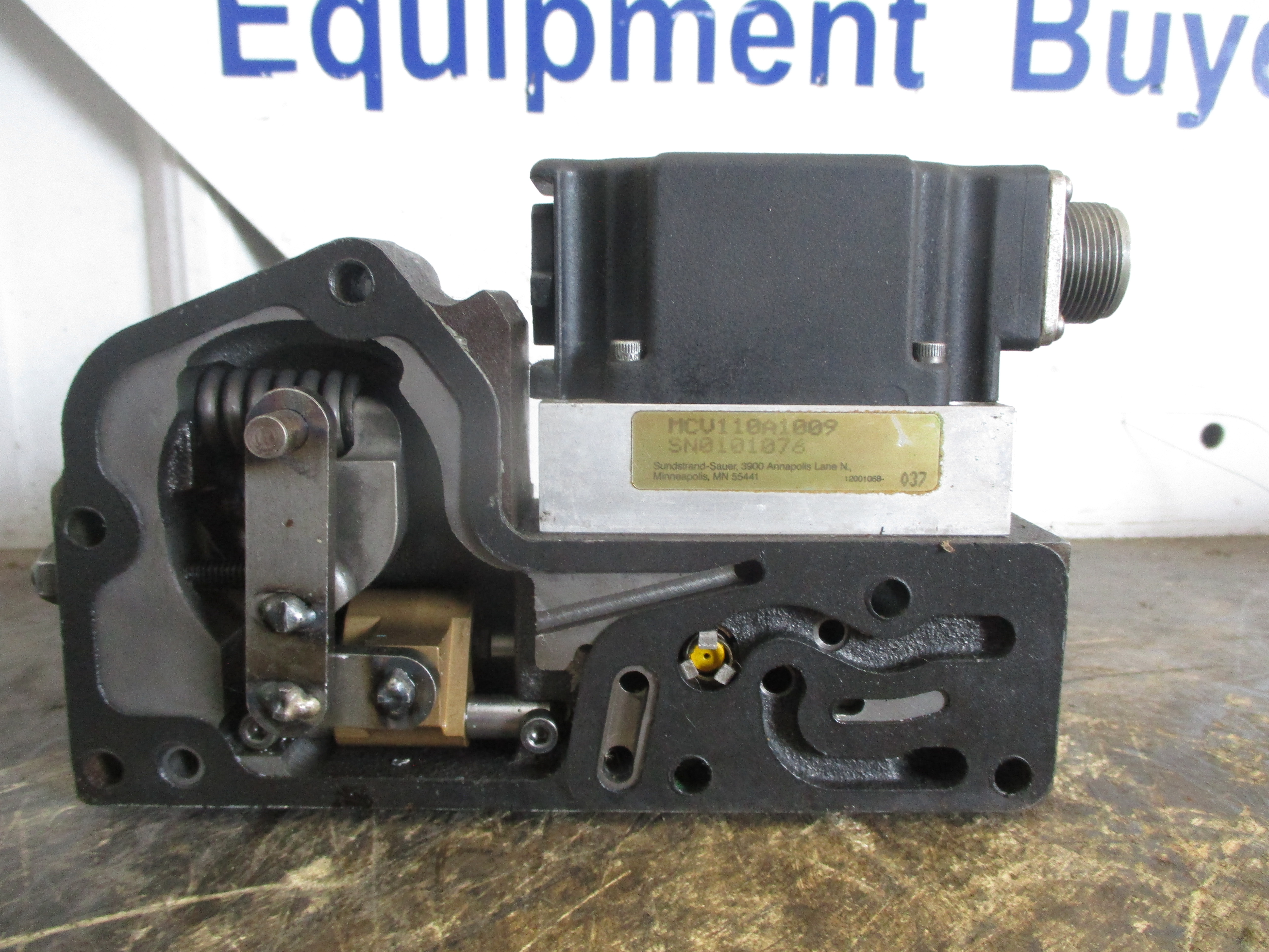 Used SUNDSTRAND SAUER MCV110A1009 PRESSURE CONTROL PILOT VALVE