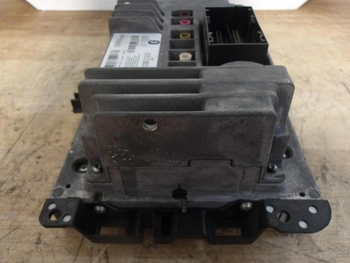 Used HARMAN VP4NA JEEP RADIO CMC, #926916G USED (AS IS)