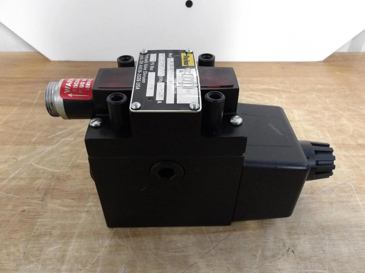 Used PARKER D3W1B56Y-14 HYDRAULIC SOLENOID CONTROL VALVE, #331125G NEW