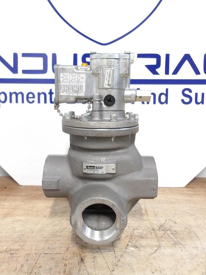 Used PARKER 1-1/2" 3-WAY PNEUMATIC SOLENOID VALVE H3259E04653C, #6201106G NEW