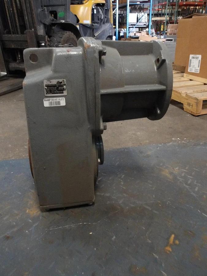 Used SEW-EURODRIVE SK4252AZH66 GEAR BOX, RATIO 5.43:1, #77218G NEW