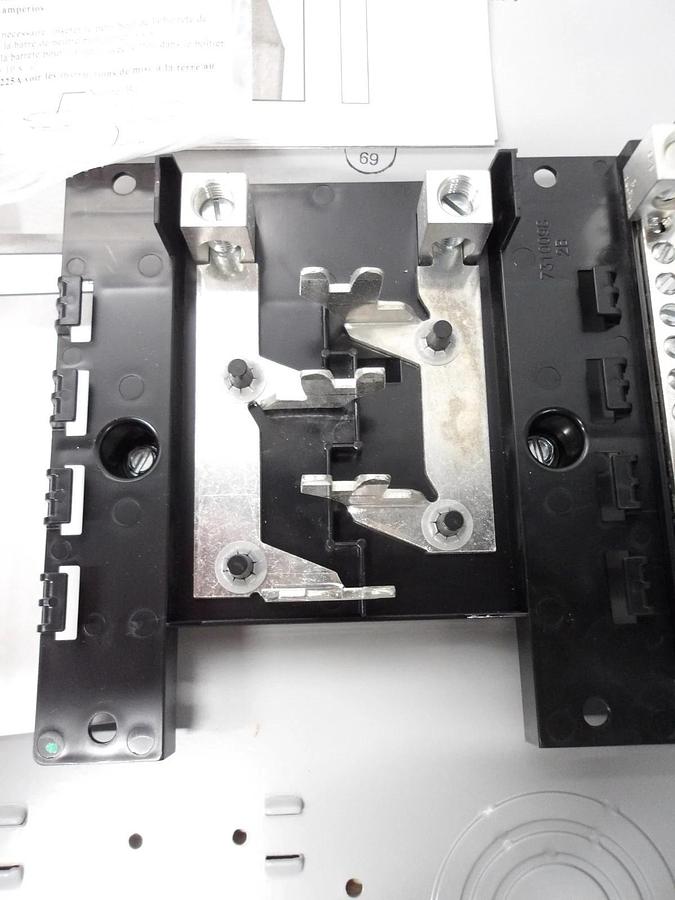 Used SIEMENS 125 AMP MAIN LOAD ENCLOSURE 100/240 V, #511128G NEW