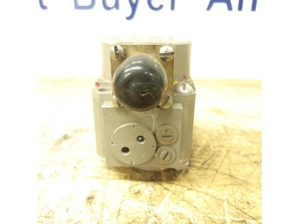 Used CADILLAC GAGE CO. F026-398A SERVO VALVE