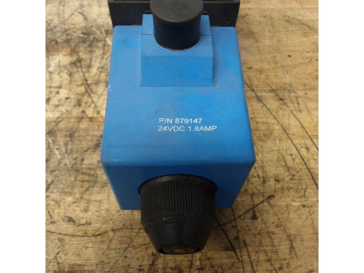 Used EATON VICKERS DG4S4-012N-U-H-61 HYDRAULIC PILOT VALVE