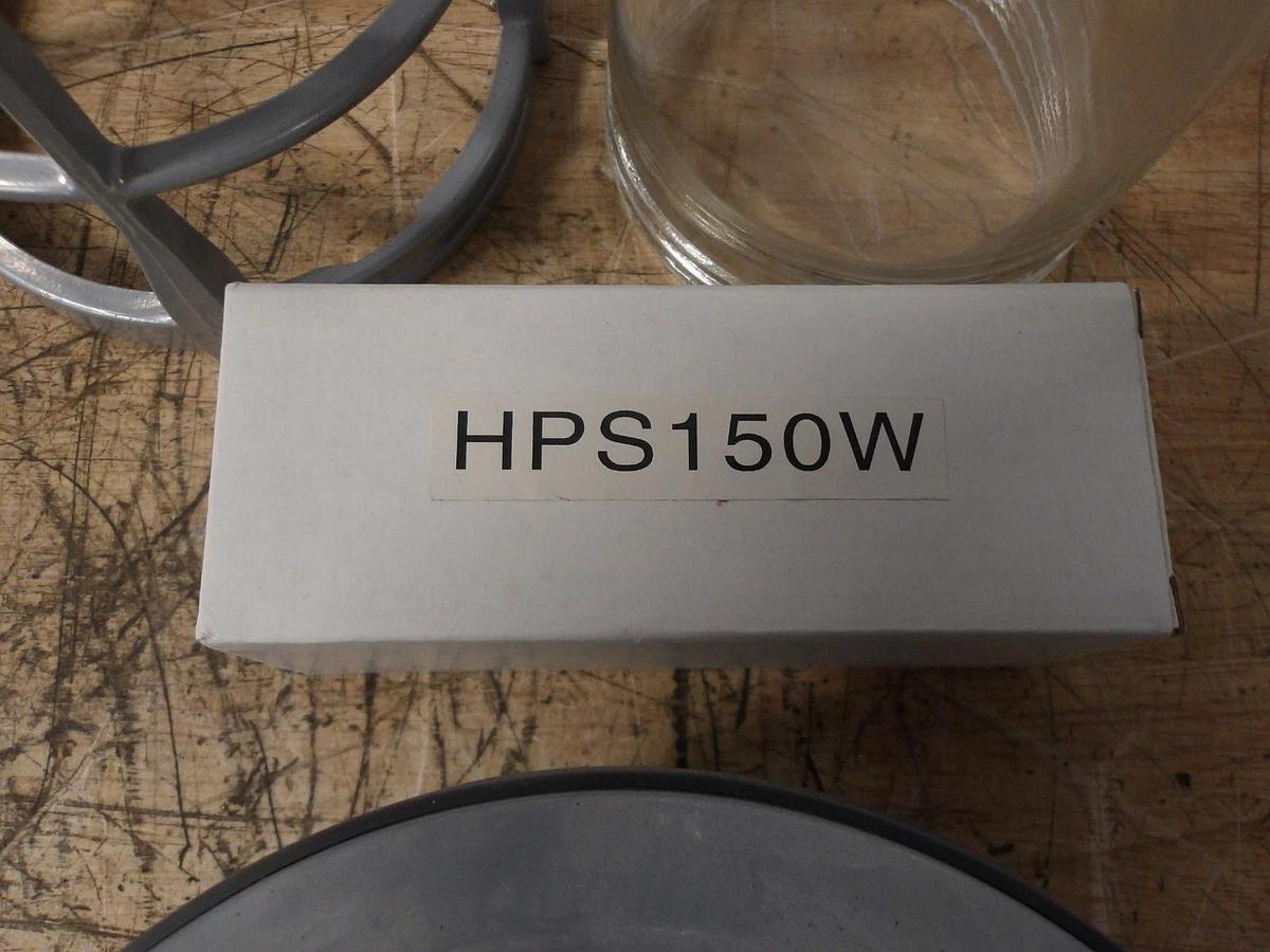 Used LITHONIA VC150SL OUTSIDE LIGHT FIXTURE 150 W, 120 V, #36230G NEW