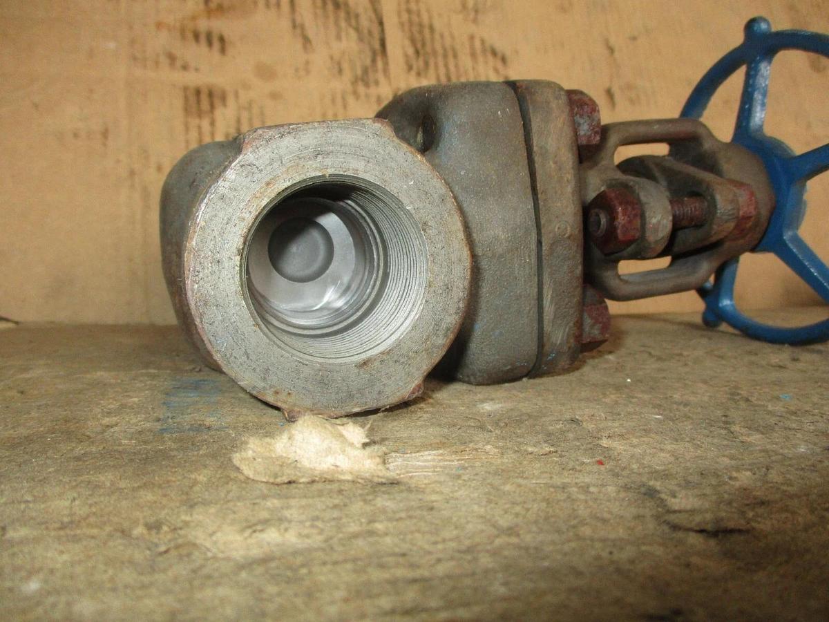 Used VELAN 1-1/4" STEEL GATE VALVE (THREADED) #78316J NEW