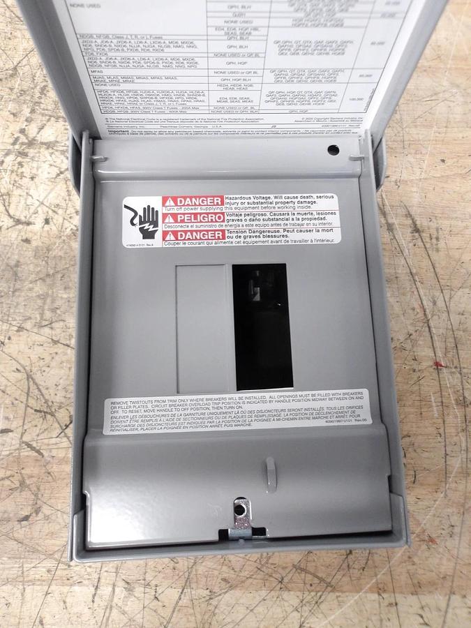 Used SIEMENS 60 AMP MAIN LUG LOAD CENTER, 120-240 V, #5121014G NEW