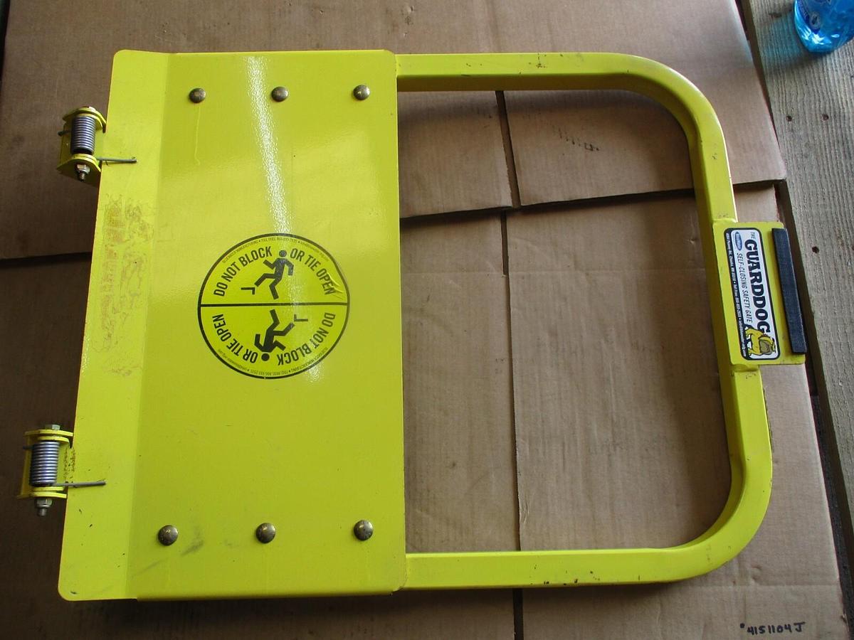 Used BLUE WATER 27" SELF-CLOSING SAFETY GATE / GUARDDOG, #426156J NEW