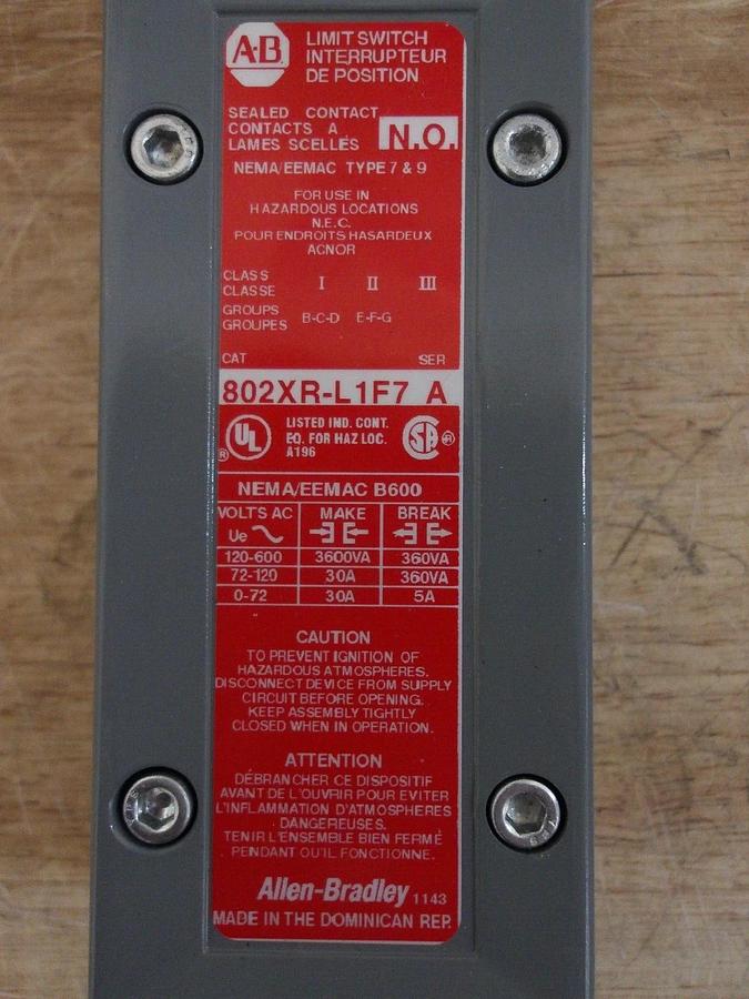 Used ALLEN BRADLEY 802XR-L1F7 A INTERRUPTEUR LIMIT SWITCH, #3201035G NEW