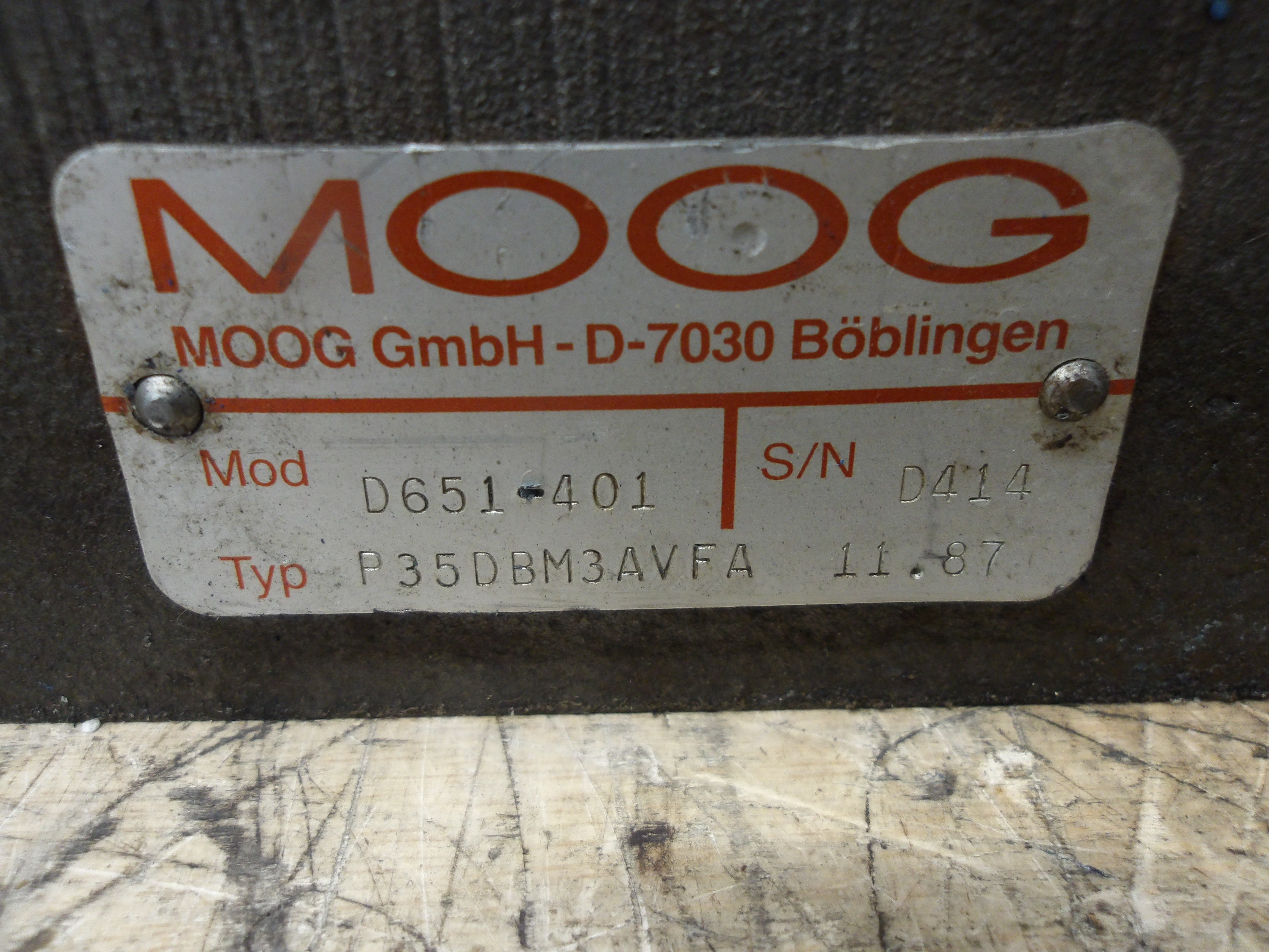 Used MOOG D651-401/P35DBM3AVFA SERVO PROPORTIONAL VALVE