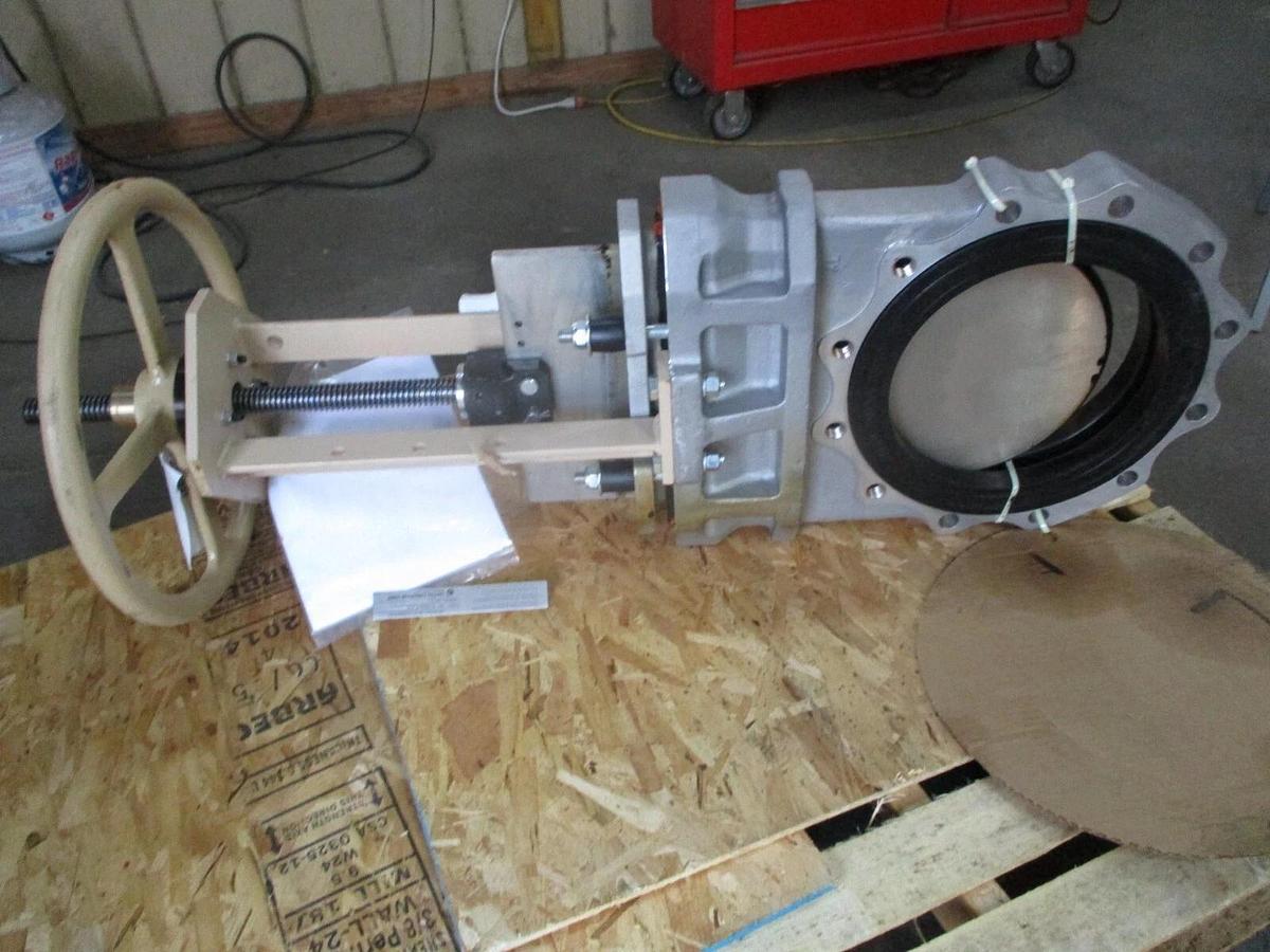 Used UNITED CONVEYOR 12" MANUAL KNIFE GATE VALVE, #410225J NEW